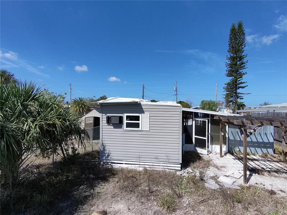 На продажу: $130,000 (0.09 acres)