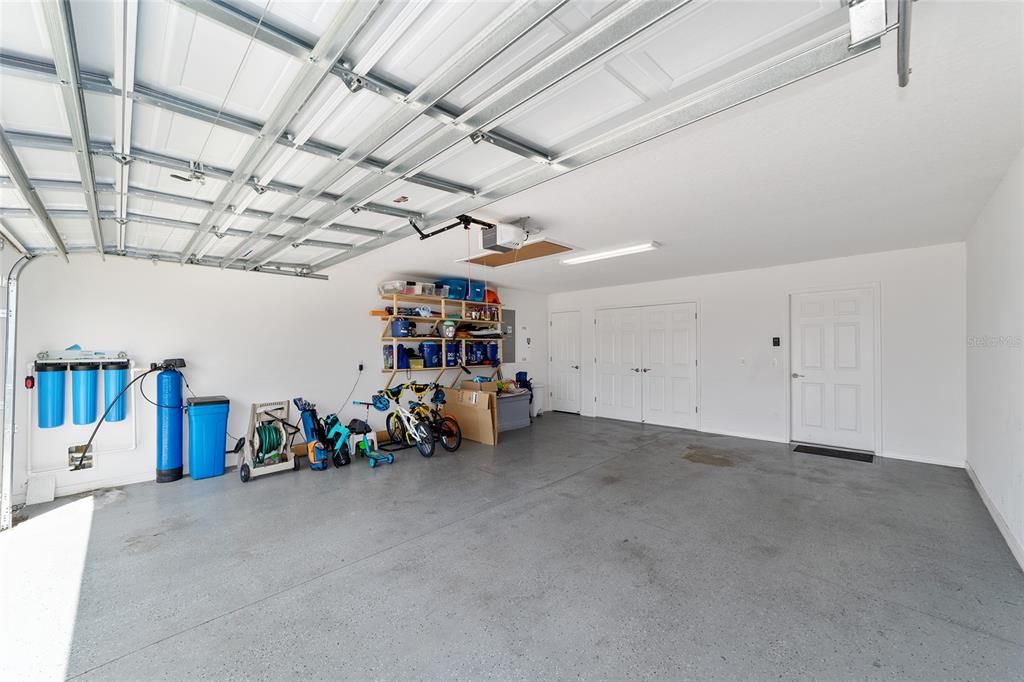 For Sale: $369,000 (3 beds, 2 baths, 1978 Square Feet)