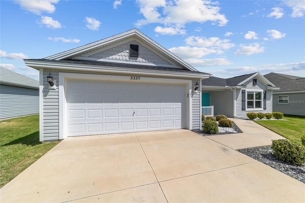 For Sale: $369,000 (3 beds, 2 baths, 1978 Square Feet)
