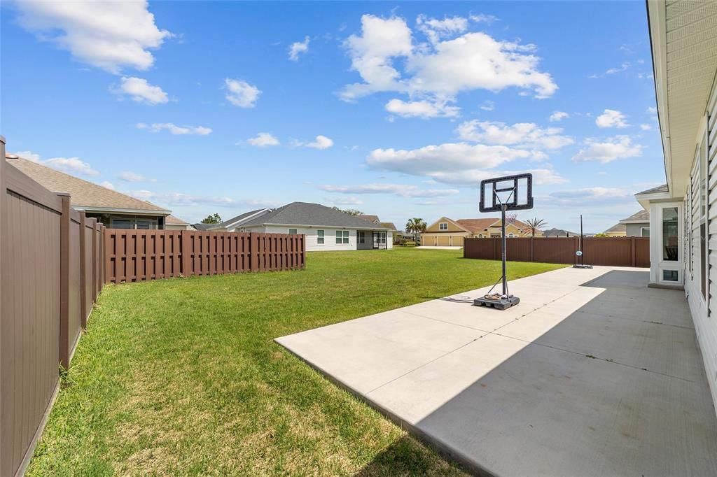For Sale: $369,000 (3 beds, 2 baths, 1978 Square Feet)