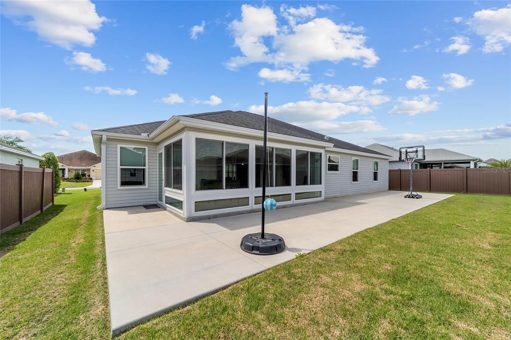 For Sale: $369,000 (3 beds, 2 baths, 1978 Square Feet)