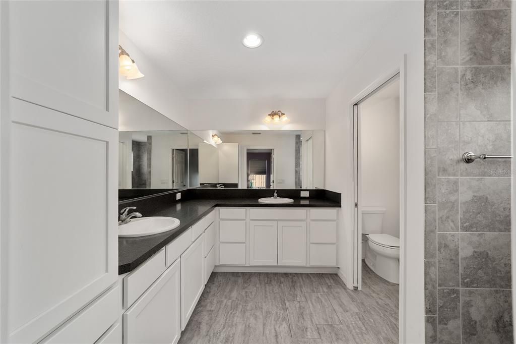 For Sale: $369,000 (3 beds, 2 baths, 1978 Square Feet)