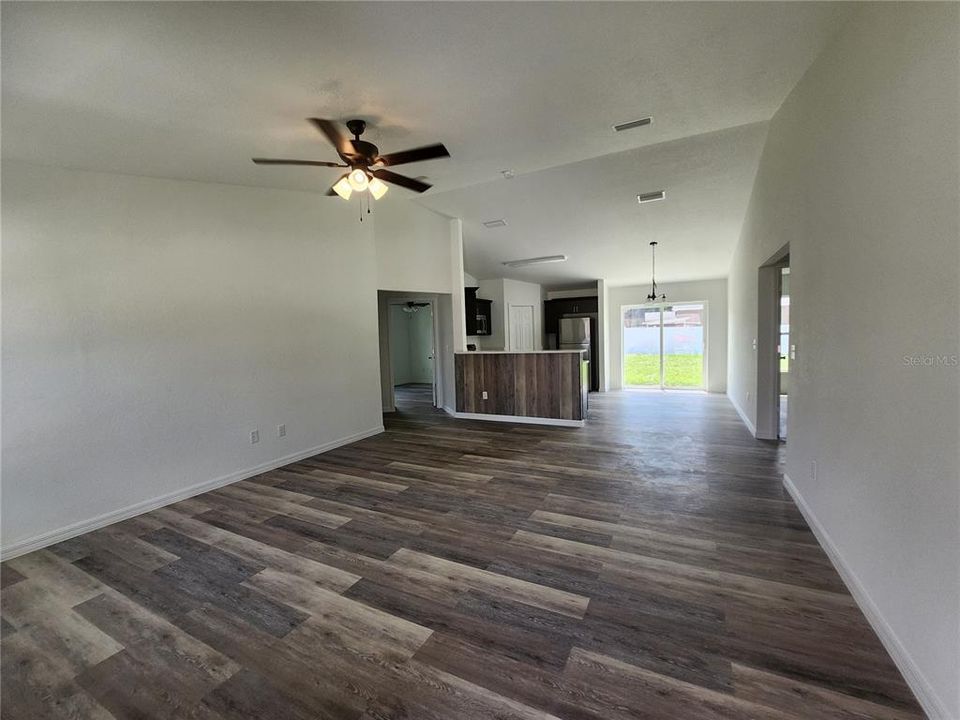 Activo con contrato: $259,999 (3 camas, 2 baños, 1349 Pies cuadrados)