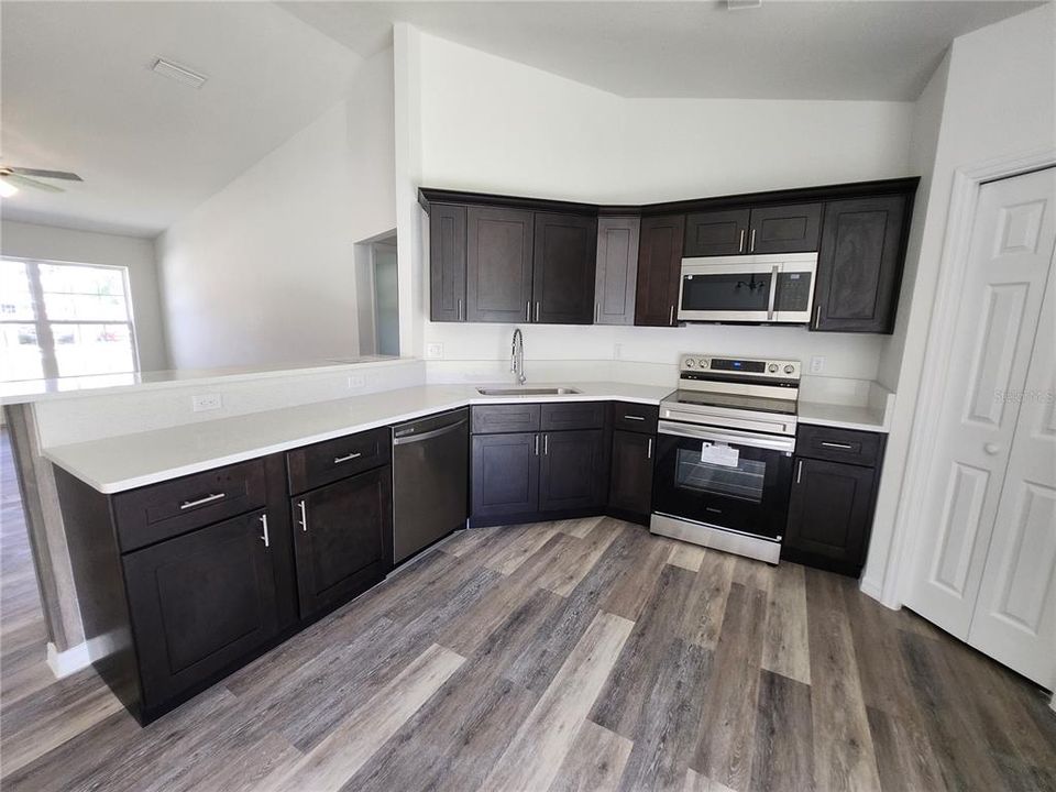 Activo con contrato: $259,999 (3 camas, 2 baños, 1349 Pies cuadrados)