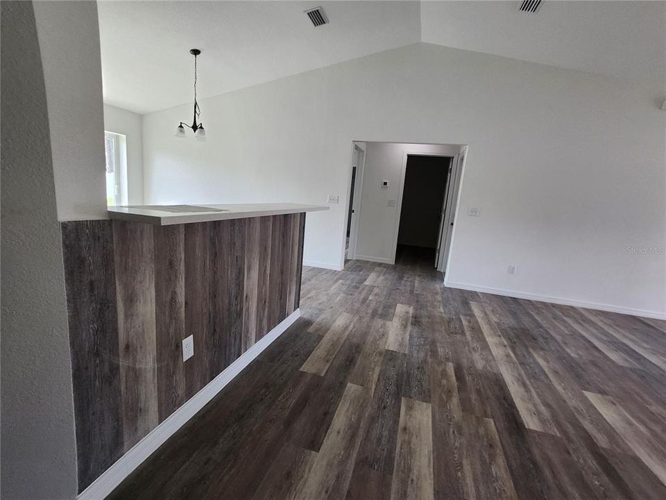 Activo con contrato: $259,999 (3 camas, 2 baños, 1349 Pies cuadrados)