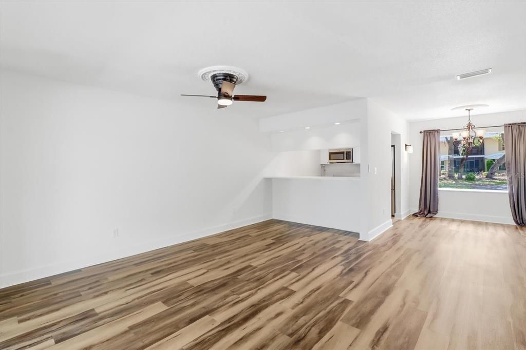 На продажу: $154,750 (2 спален, 2 ванн, 1584 Квадратных фут)