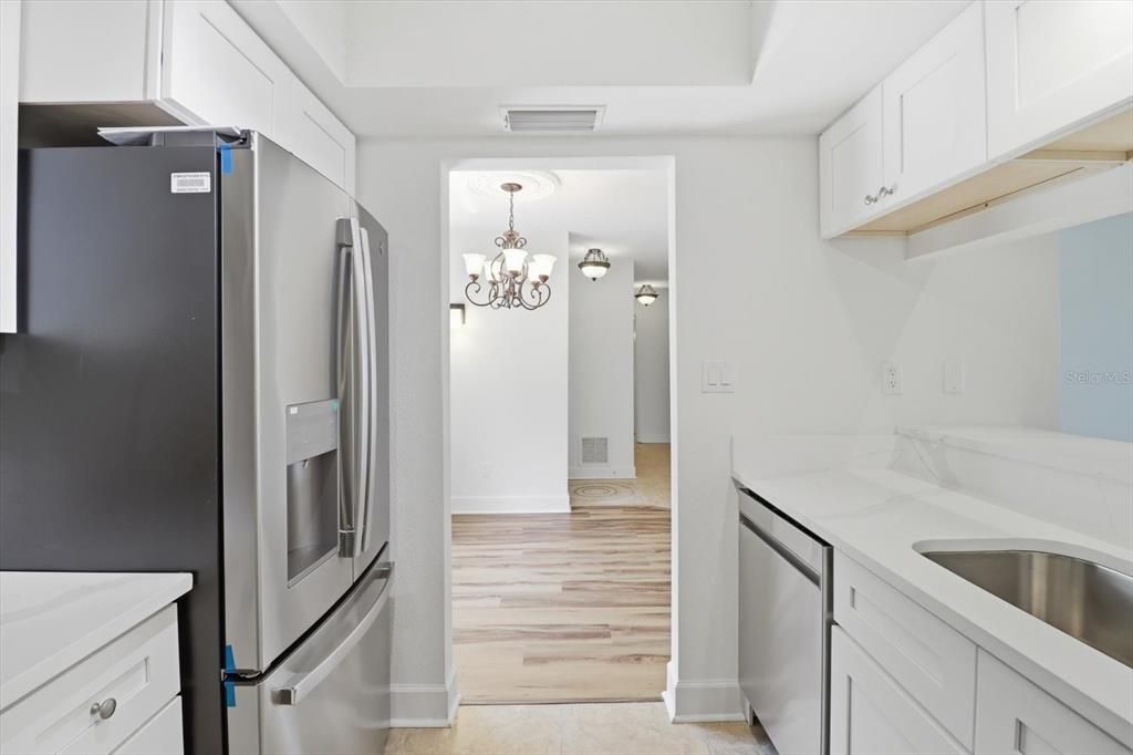 На продажу: $154,750 (2 спален, 2 ванн, 1584 Квадратных фут)