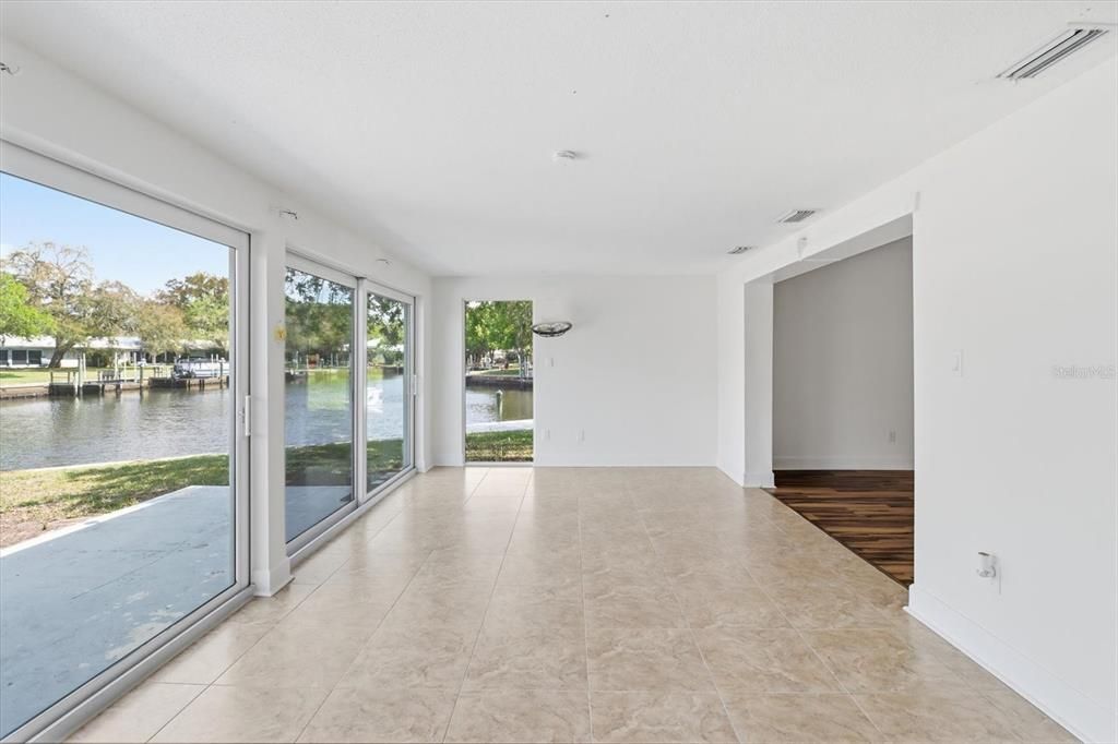 На продажу: $154,750 (2 спален, 2 ванн, 1584 Квадратных фут)