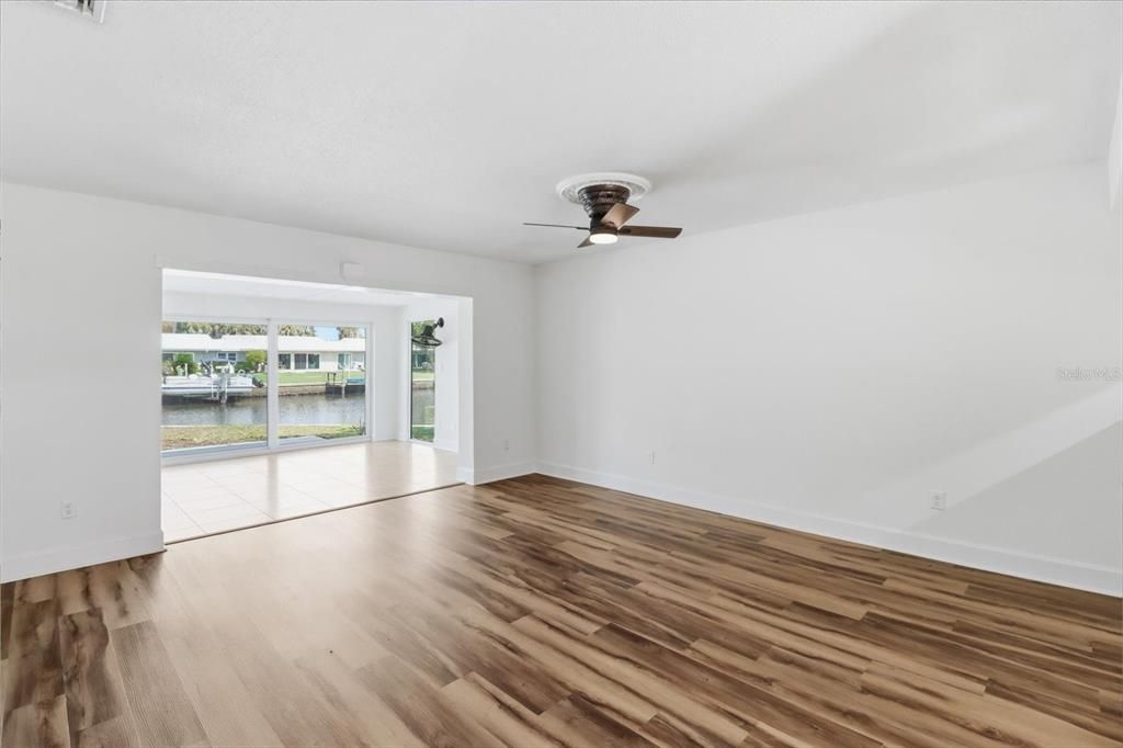 На продажу: $154,750 (2 спален, 2 ванн, 1584 Квадратных фут)