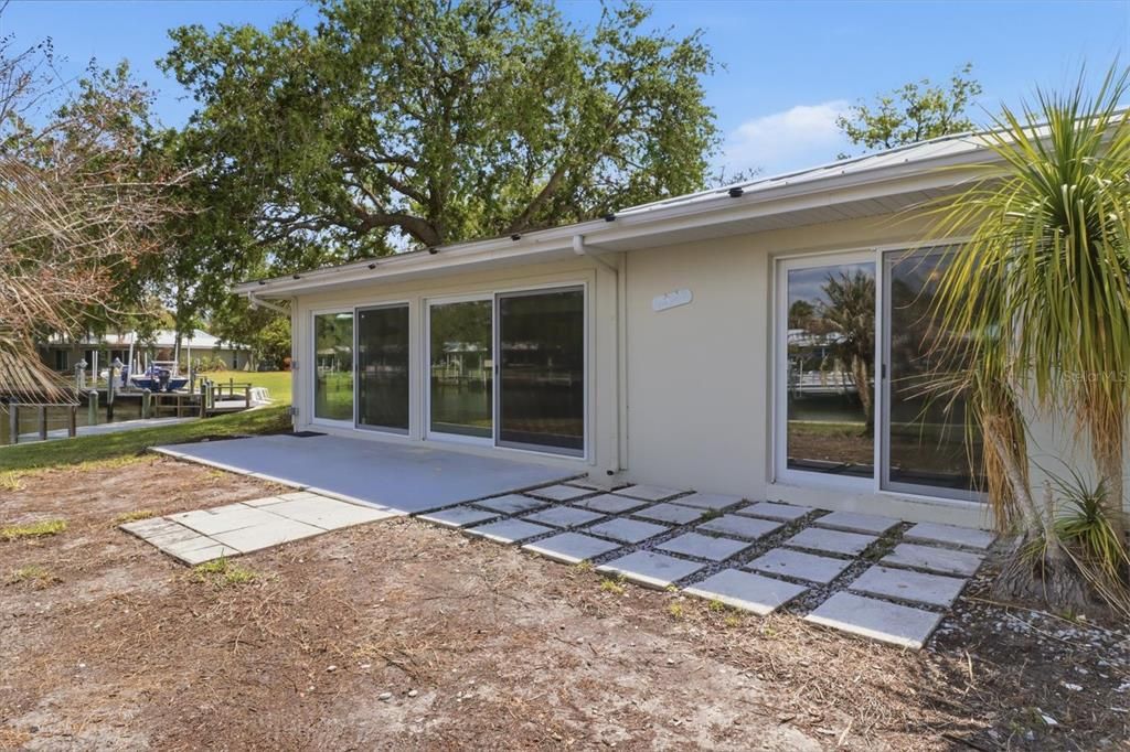 На продажу: $154,750 (2 спален, 2 ванн, 1584 Квадратных фут)