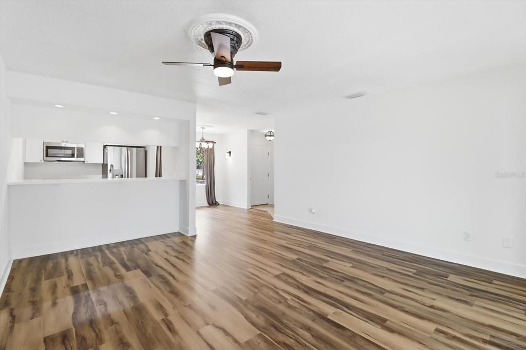 На продажу: $154,750 (2 спален, 2 ванн, 1584 Квадратных фут)