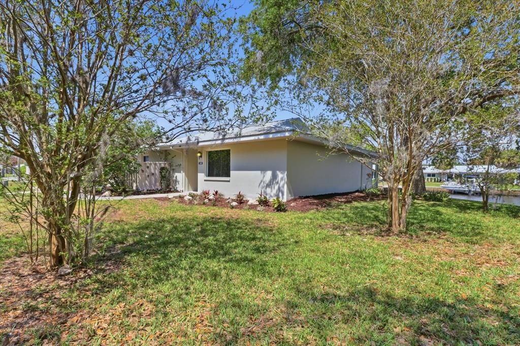 На продажу: $154,750 (2 спален, 2 ванн, 1584 Квадратных фут)