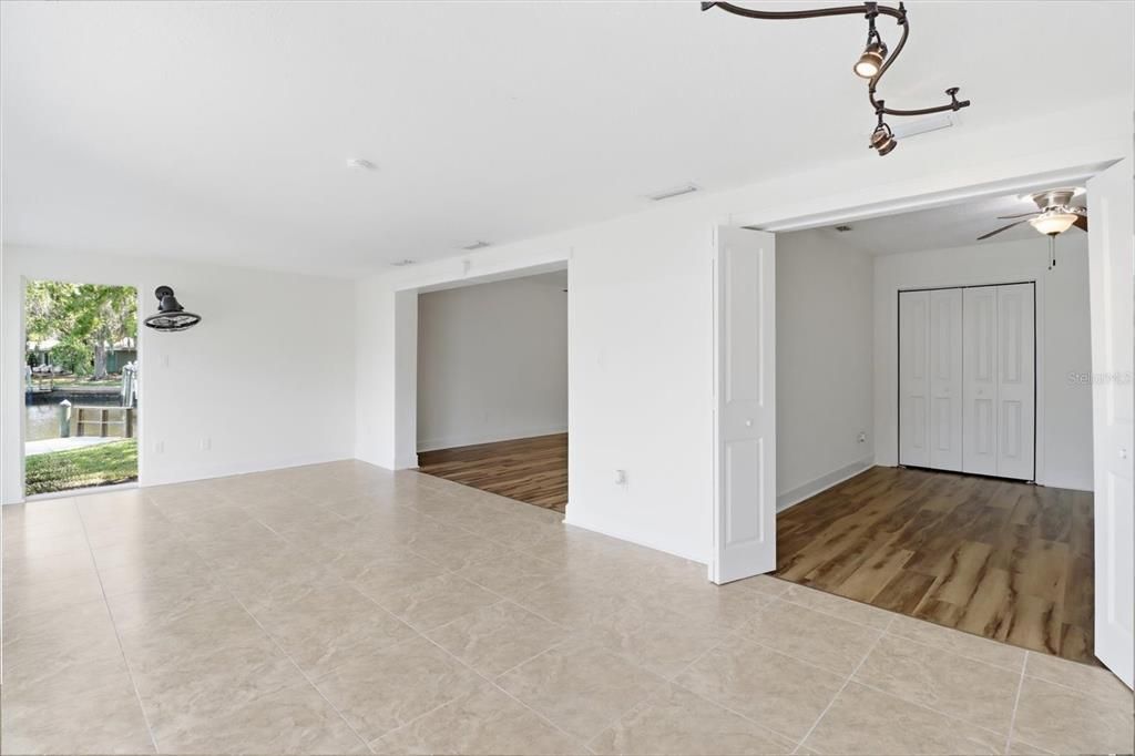 На продажу: $154,750 (2 спален, 2 ванн, 1584 Квадратных фут)