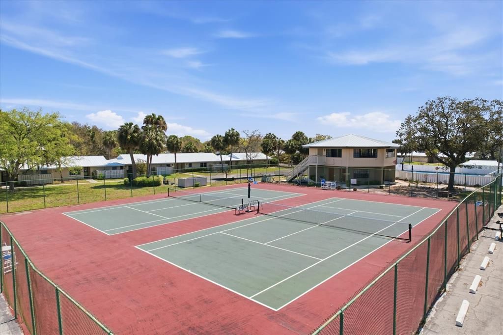 На продажу: $154,750 (2 спален, 2 ванн, 1584 Квадратных фут)