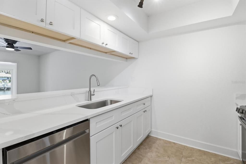 На продажу: $154,750 (2 спален, 2 ванн, 1584 Квадратных фут)