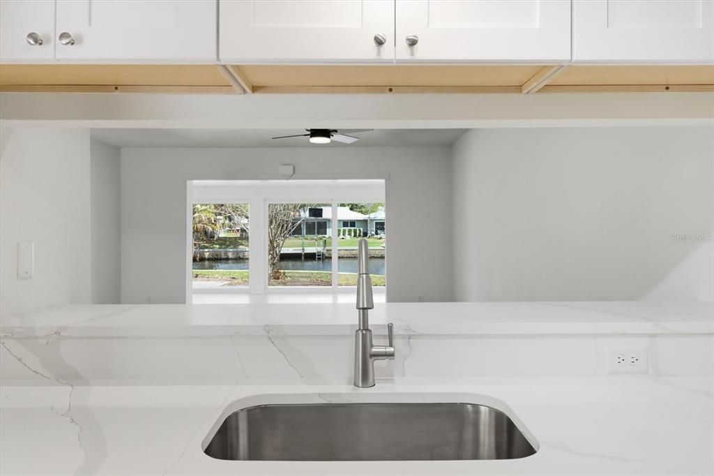 На продажу: $154,750 (2 спален, 2 ванн, 1584 Квадратных фут)