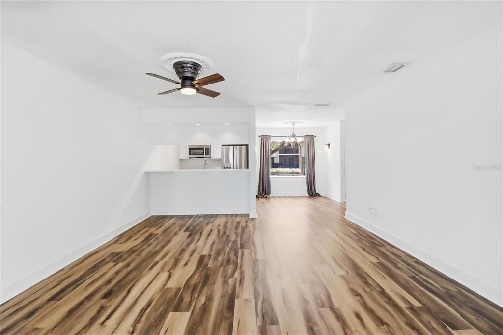 На продажу: $154,750 (2 спален, 2 ванн, 1584 Квадратных фут)