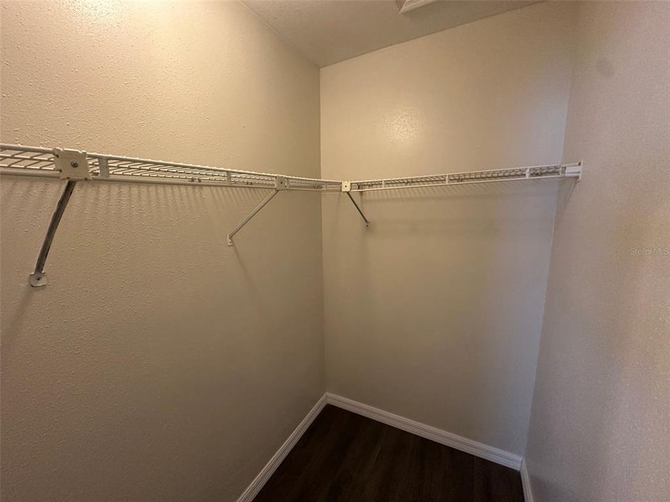 Activo con contrato: $1,650 (2 camas, 2 baños, 1040 Pies cuadrados)