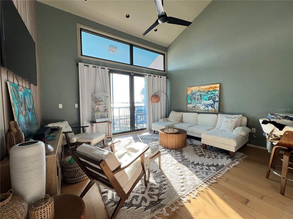 En Venta: $348,500 (2 camas, 2 baños, 1120 Pies cuadrados)