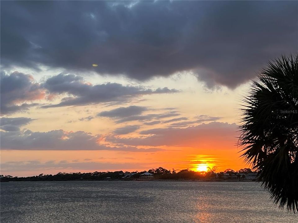 En Venta: $348,500 (2 camas, 2 baños, 1120 Pies cuadrados)