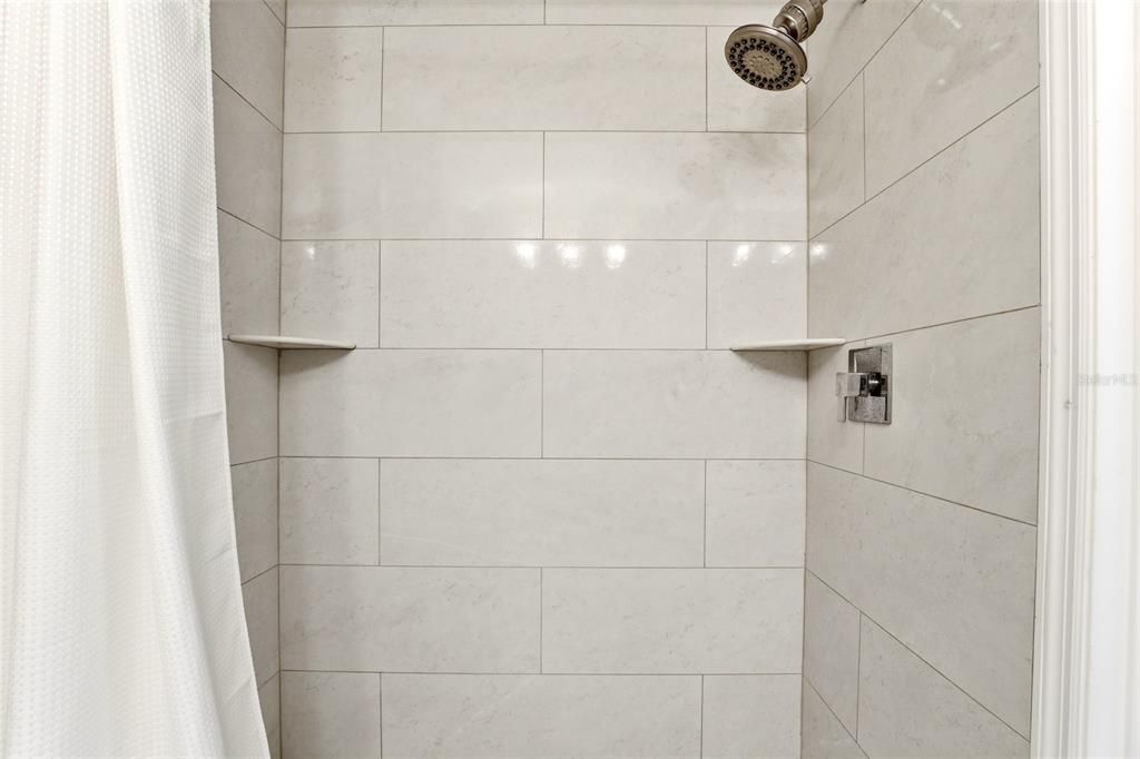 Activo con contrato: $225,000 (2 camas, 2 baños, 1138 Pies cuadrados)