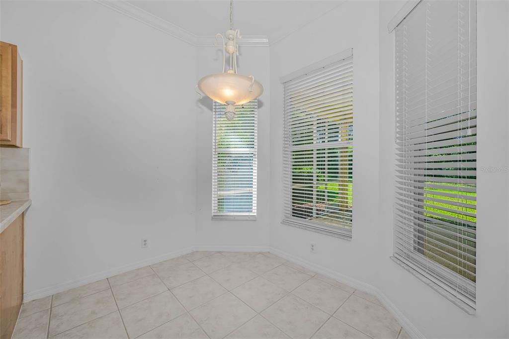 Activo con contrato: $389,900 (3 camas, 2 baños, 1683 Pies cuadrados)
