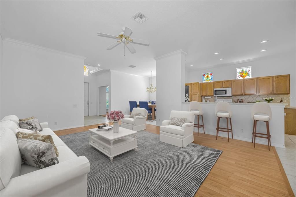 Activo con contrato: $389,900 (3 camas, 2 baños, 1683 Pies cuadrados)