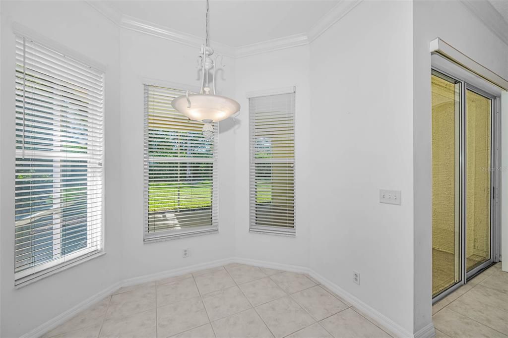 Activo con contrato: $389,900 (3 camas, 2 baños, 1683 Pies cuadrados)