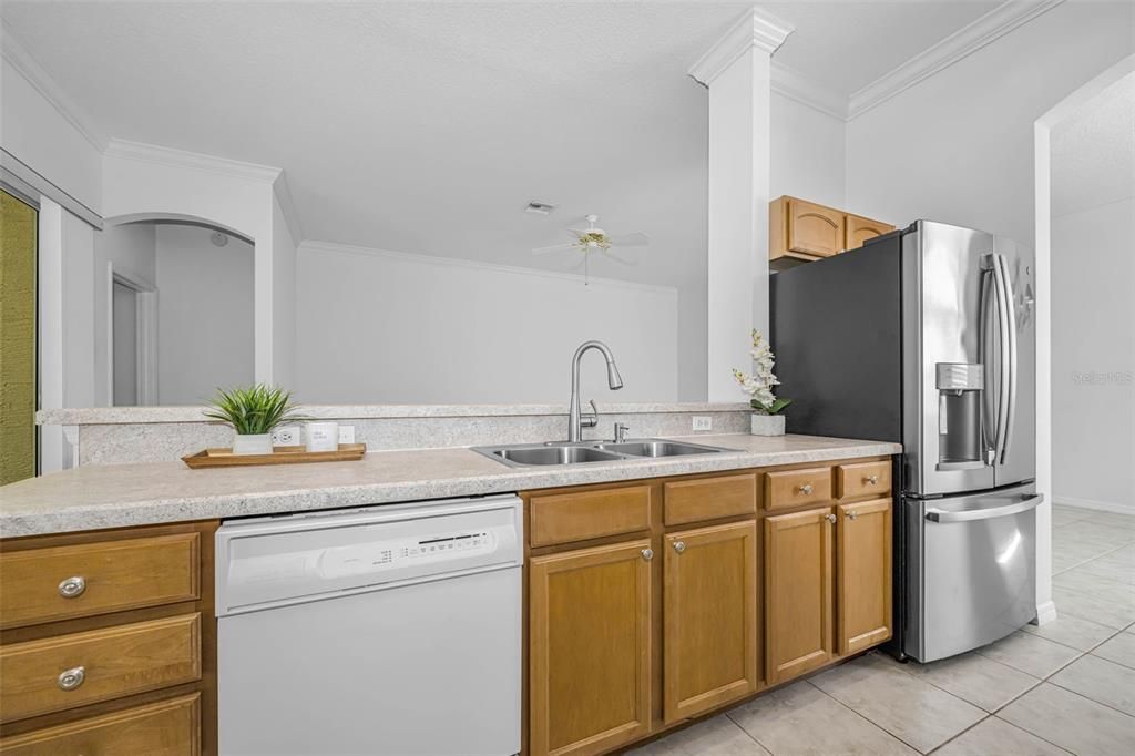 Activo con contrato: $389,900 (3 camas, 2 baños, 1683 Pies cuadrados)