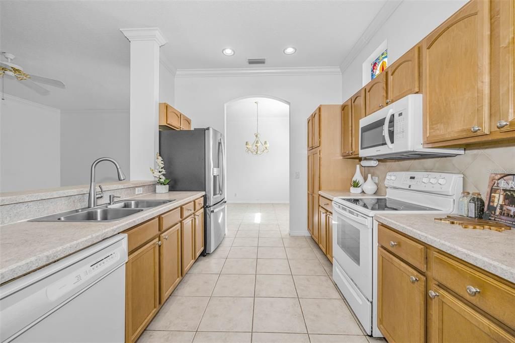 Activo con contrato: $389,900 (3 camas, 2 baños, 1683 Pies cuadrados)
