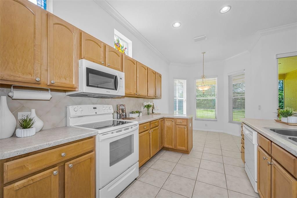 Activo con contrato: $389,900 (3 camas, 2 baños, 1683 Pies cuadrados)