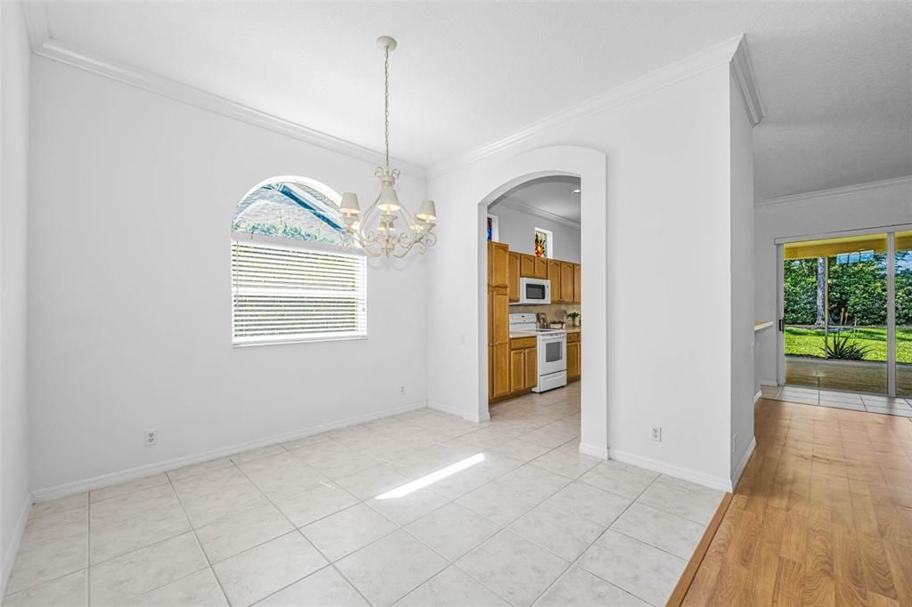 Activo con contrato: $389,900 (3 camas, 2 baños, 1683 Pies cuadrados)