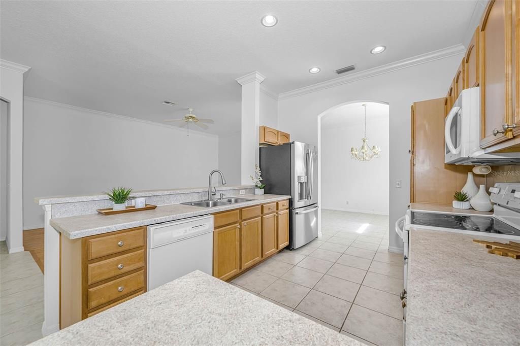 Activo con contrato: $389,900 (3 camas, 2 baños, 1683 Pies cuadrados)