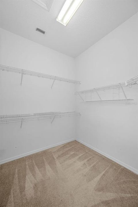Activo con contrato: $389,900 (3 camas, 2 baños, 1683 Pies cuadrados)