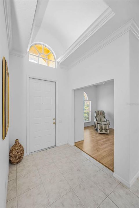 Activo con contrato: $389,900 (3 camas, 2 baños, 1683 Pies cuadrados)