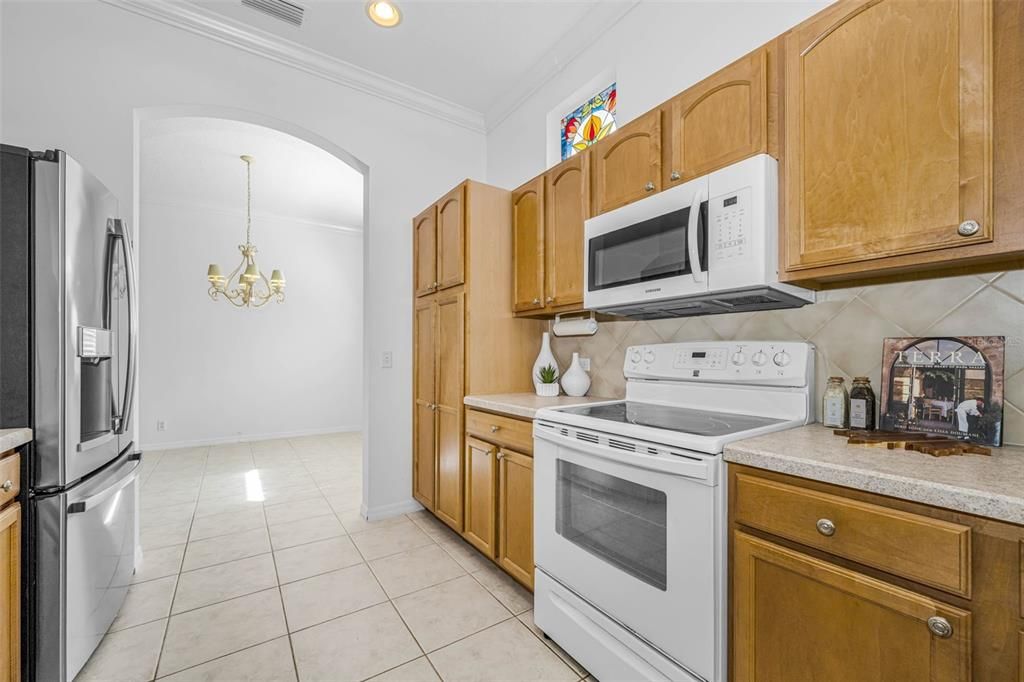 Activo con contrato: $389,900 (3 camas, 2 baños, 1683 Pies cuadrados)
