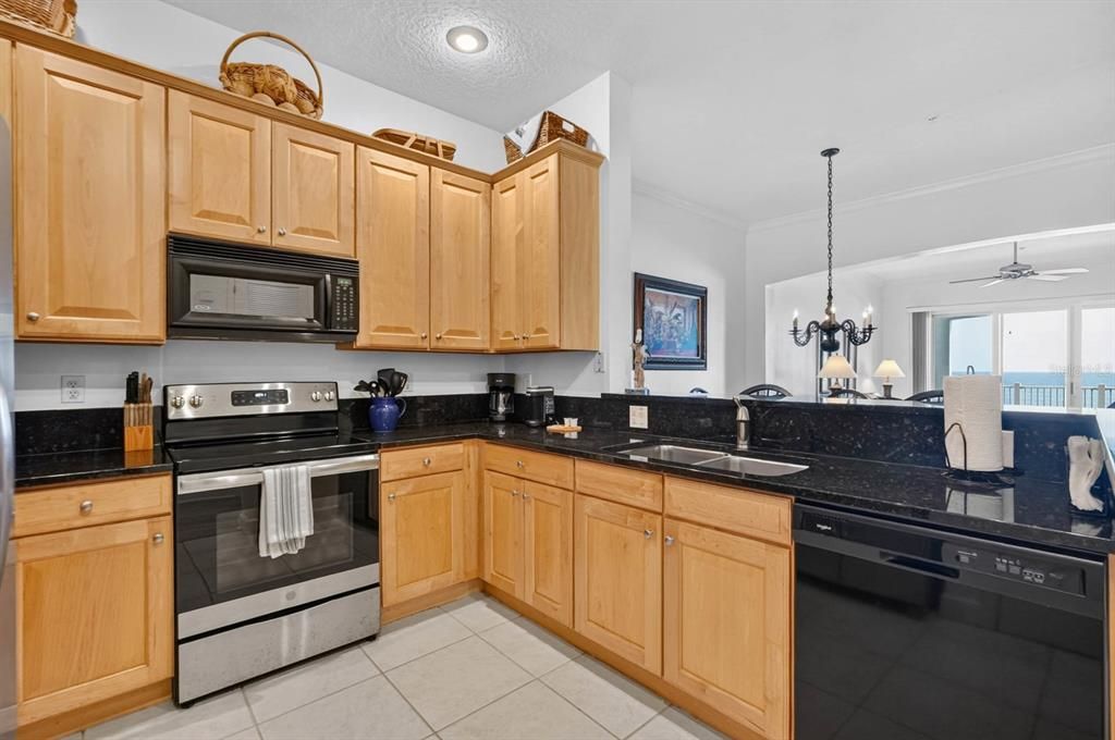 Active With Contract: $724,900 (3 beds, 2 baths, 1682 Square Feet)