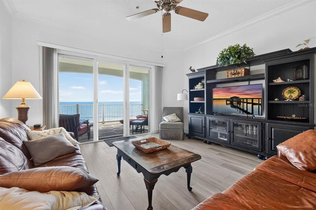 Active With Contract: $724,900 (3 beds, 2 baths, 1682 Square Feet)