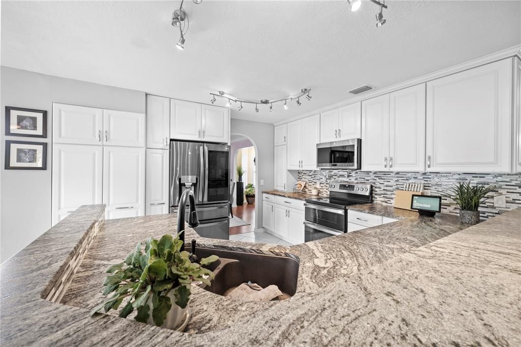For Sale: $724,900 (4 beds, 3 baths, 3152 Square Feet)