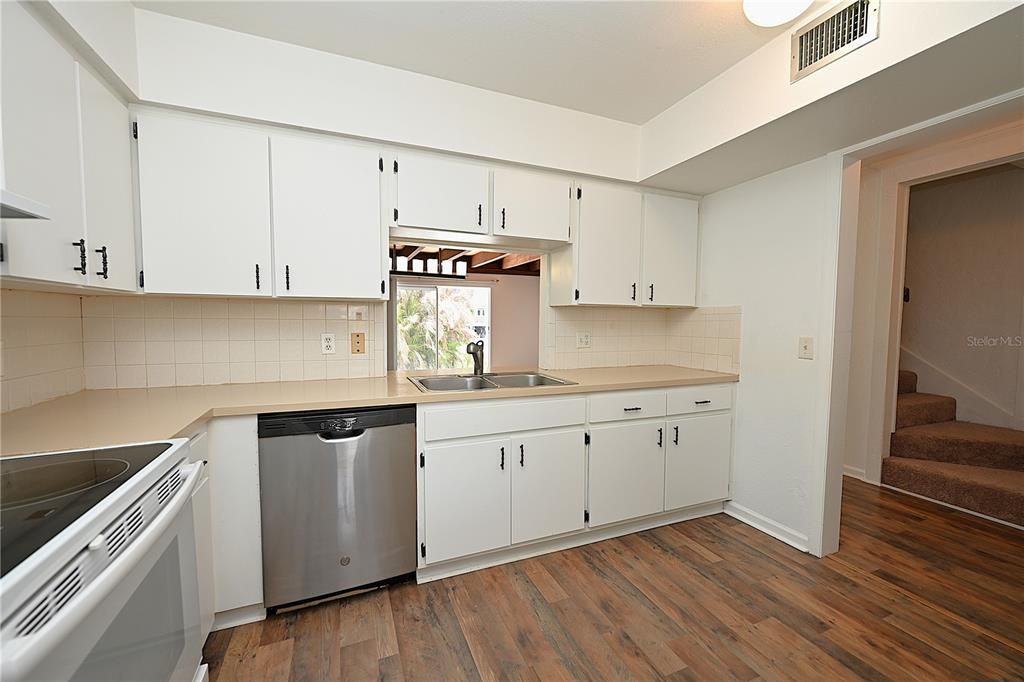 В аренду: $1,650 (3 спален, 2 ванн, 1520 Квадратных фут)