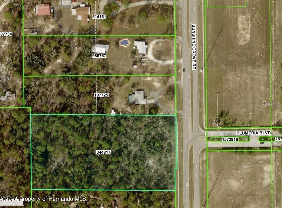 待售: $895,000 (4.90 acres)