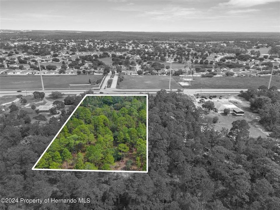 待售: $895,000 (4.90 acres)