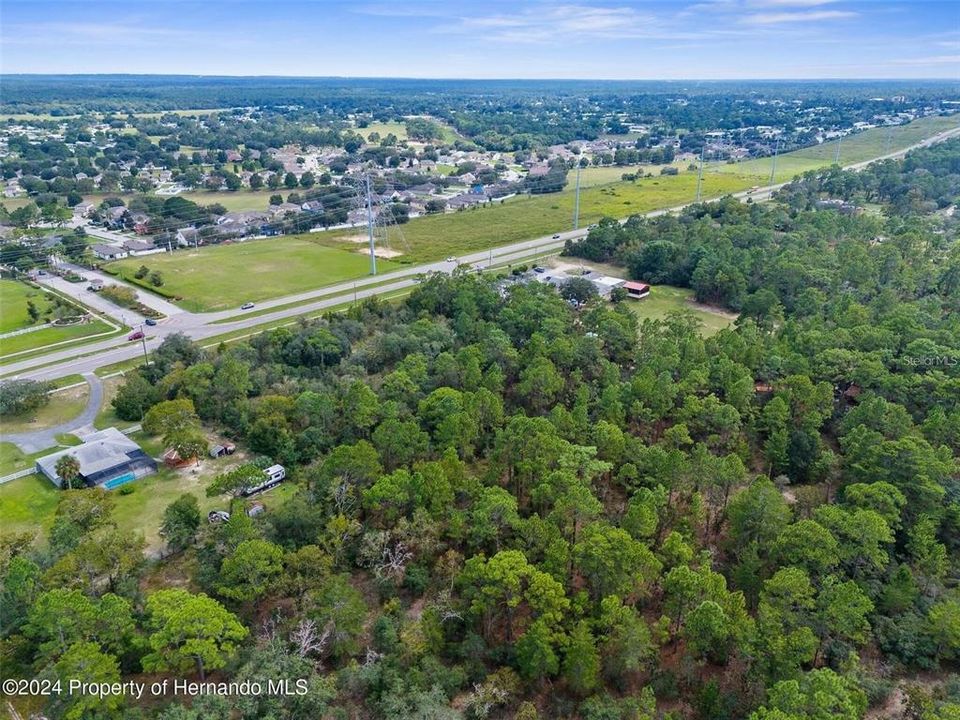 待售: $895,000 (4.90 acres)