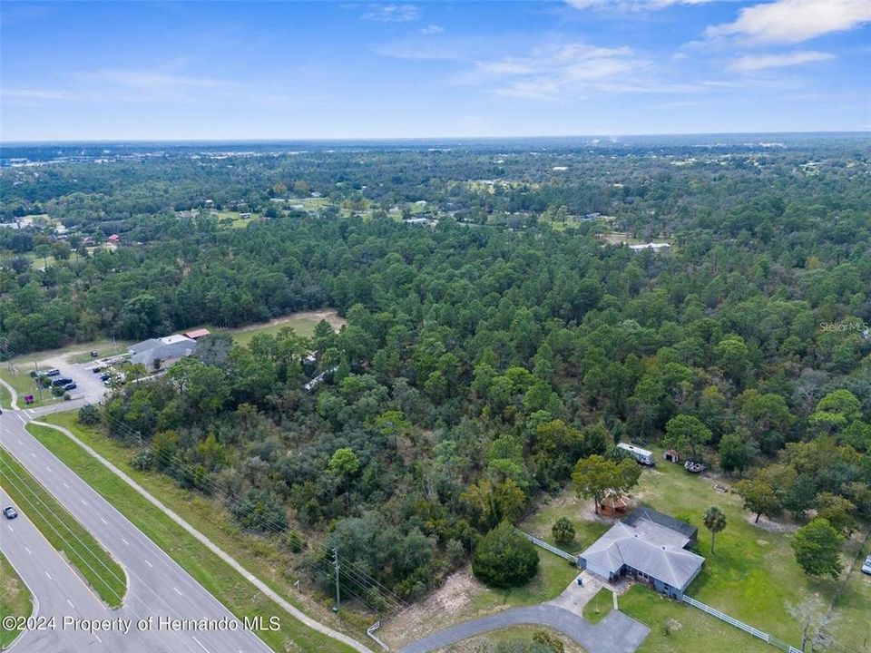 待售: $895,000 (4.90 acres)