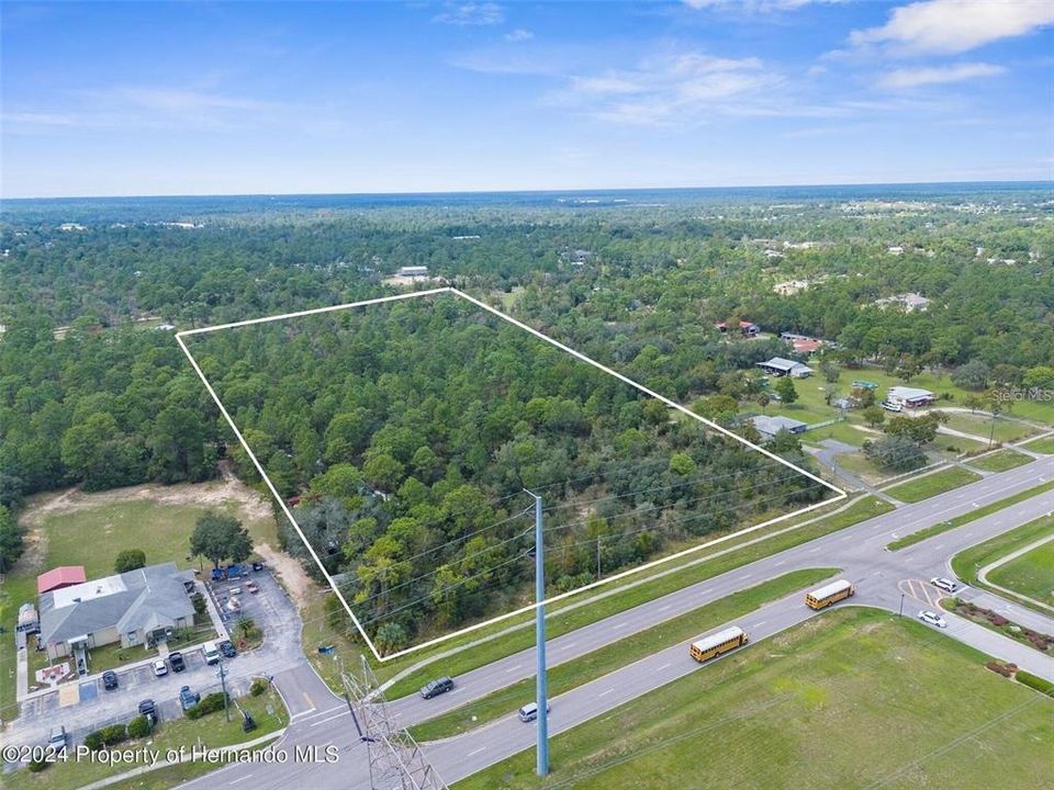 待售: $895,000 (4.90 acres)