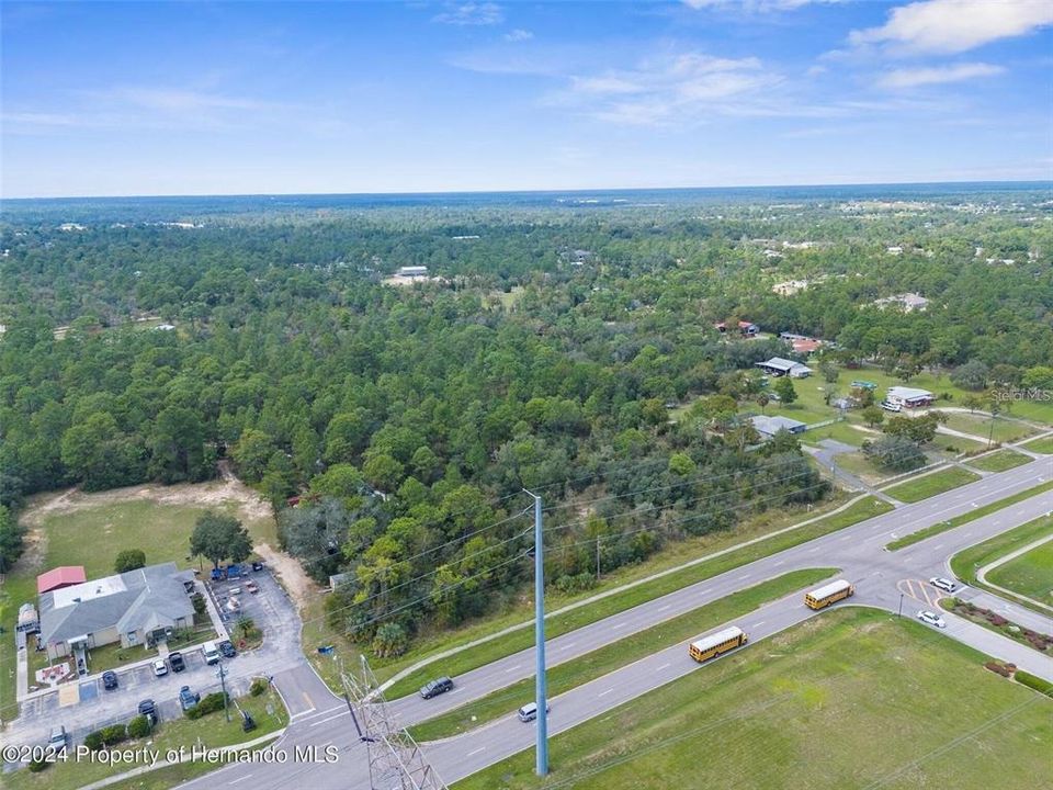 待售: $895,000 (4.90 acres)
