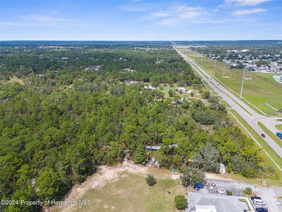 待售: $895,000 (4.90 acres)