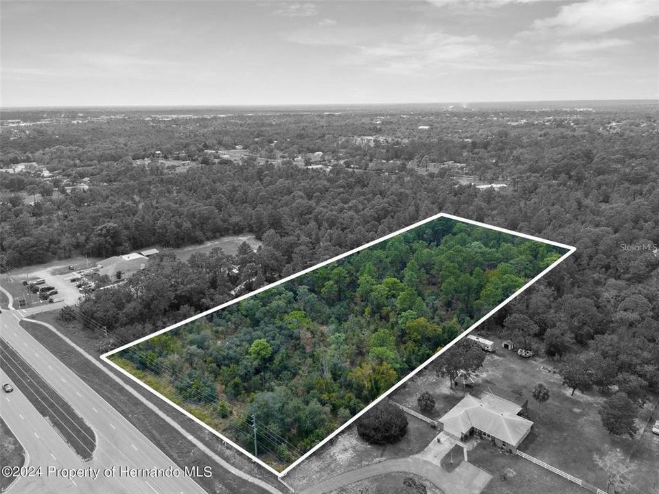 待售: $895,000 (4.90 acres)