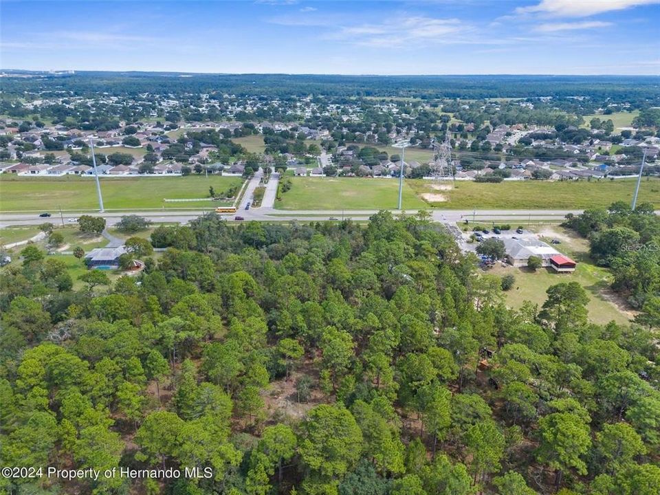 待售: $895,000 (4.90 acres)