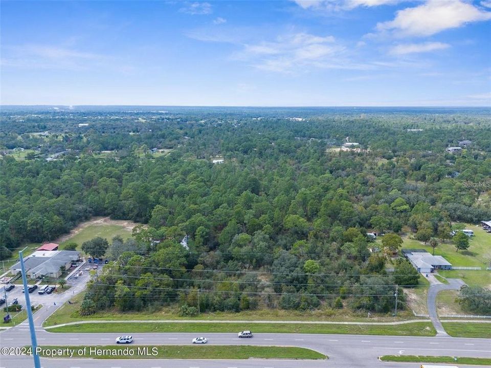 待售: $895,000 (4.90 acres)
